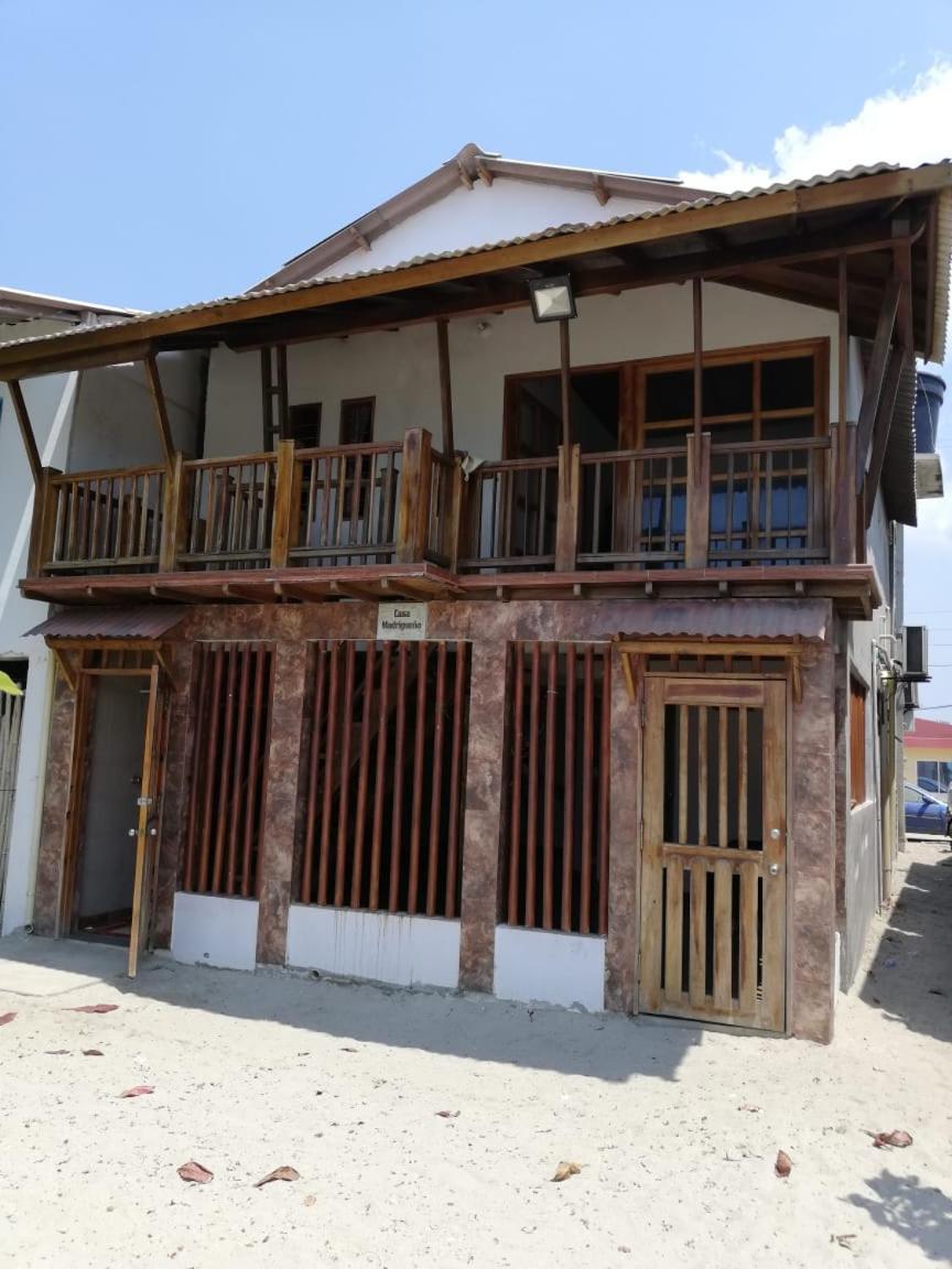 Albergue Casa Madrigueña Rincón Exterior foto