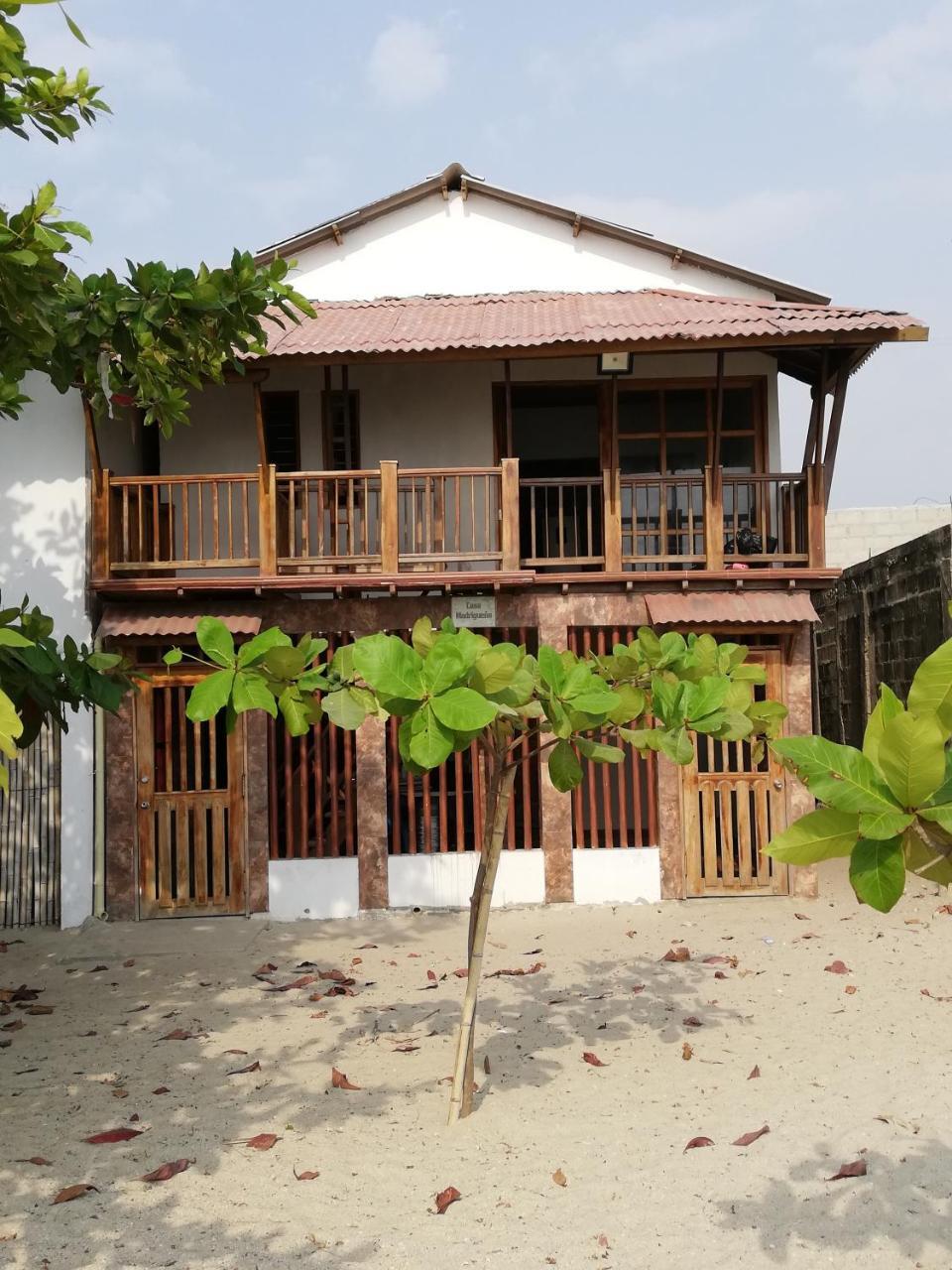 Albergue Casa Madrigueña Rincón Exterior foto
